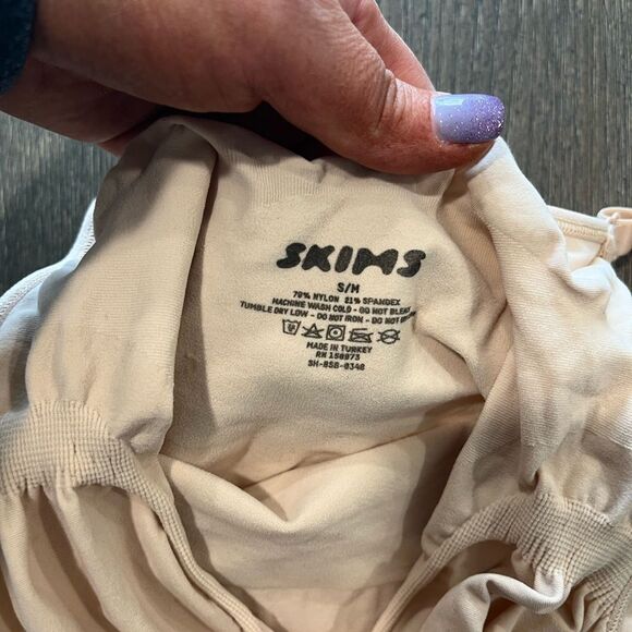 NWOT Skims Sculpting Bodysuit - Size S/M - Picture 3 of 4